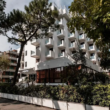 Augustus-2
